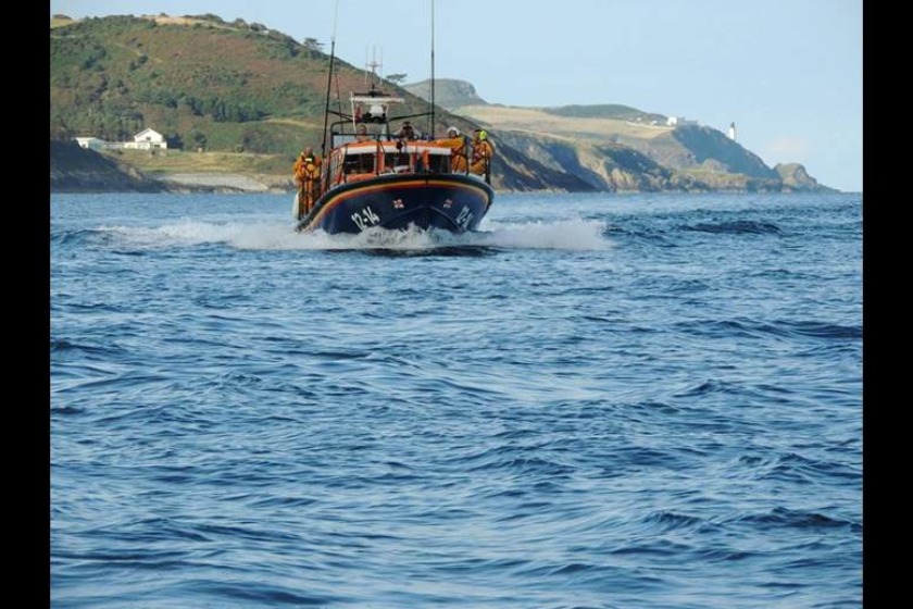 Ramsey lifeboat arriving at the scene in Laxey