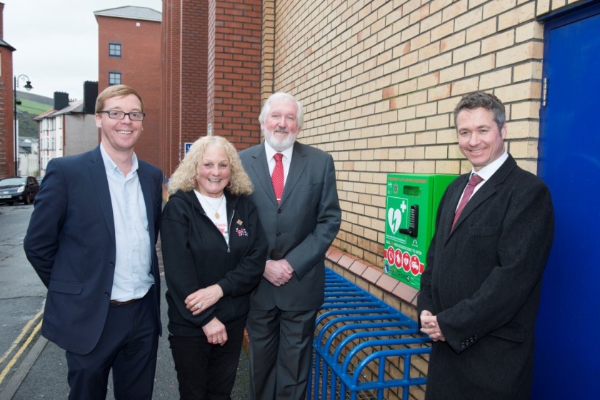 Douglas Borough Council and Craig's Heartstrong Foundation unveil the new defibrillator at Shaw's Brow car park.