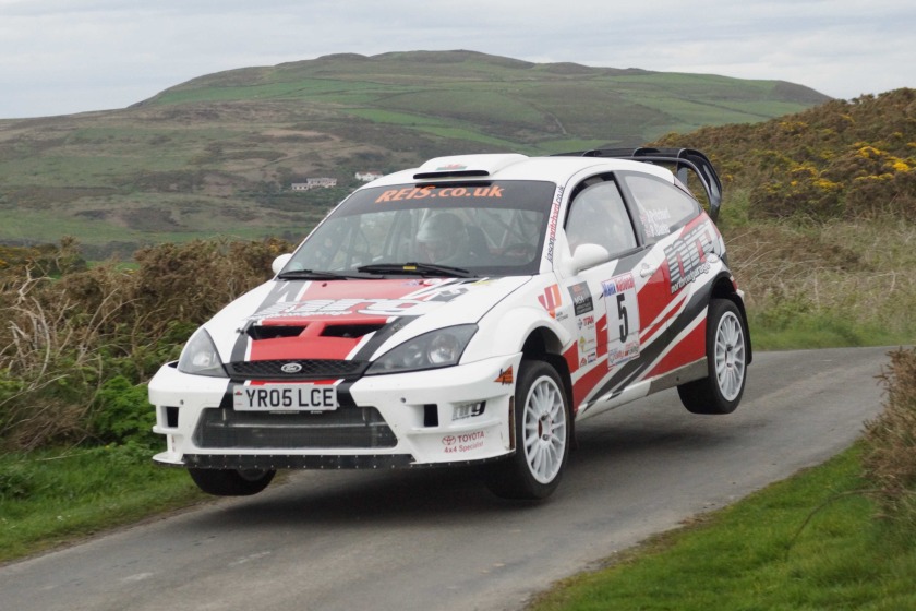 Jason Pritchard & Phil Clarke pictured on the opening stage above Port Erin (90Right.com)